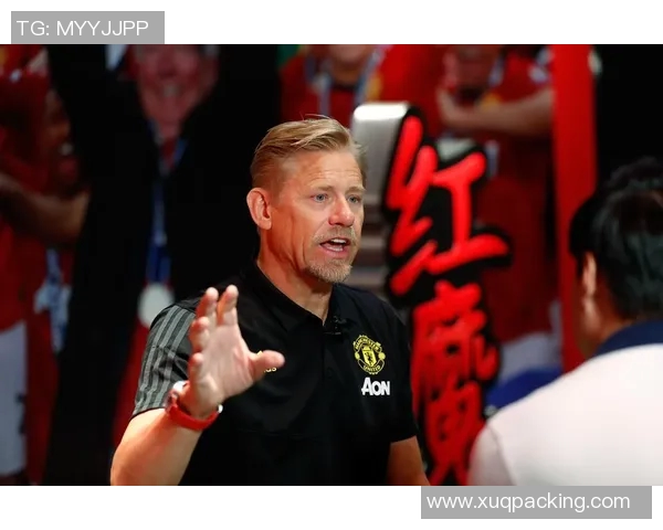 高清足球球星壁挂图精选 展现传奇风采 捕捉精彩瞬间的动感魅力